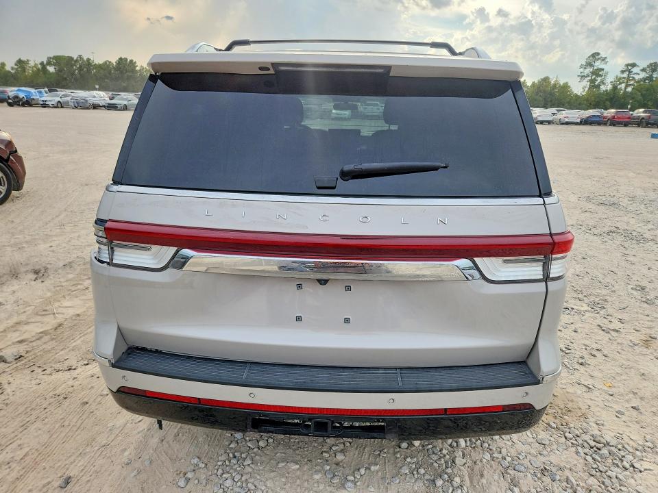 2024 Lincoln Navigator VIN 5LMJJ2NG7REL15941 COPART salvage auction — ROLLOVER, TX - SALVAGE VEHICLE TITLE, sold $10,800 on 2026-09-25 (photo 6)