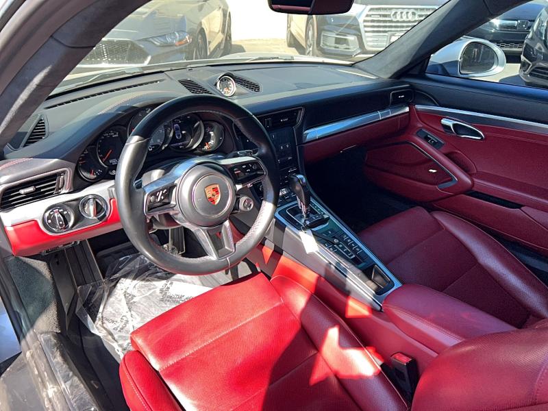 2017 Porsche 911 VIN WP0AB2A97HS123236 COPART salvage auction — MINOR DENT/SCRATCHES, Ca - Dlr/Dis/Exp Only Salvage Title (P), sold $32,000 on 2026-10-02 (photo 9)