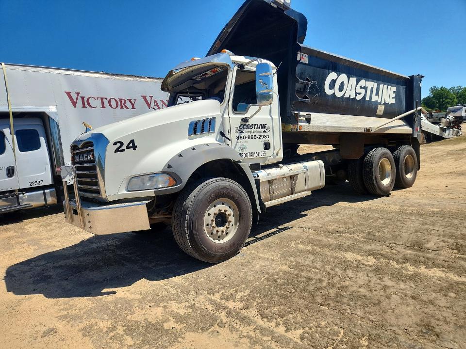 2023 Mack Granite VIN 1M2GR2GC4PM033503 — COPART salvage auction photo