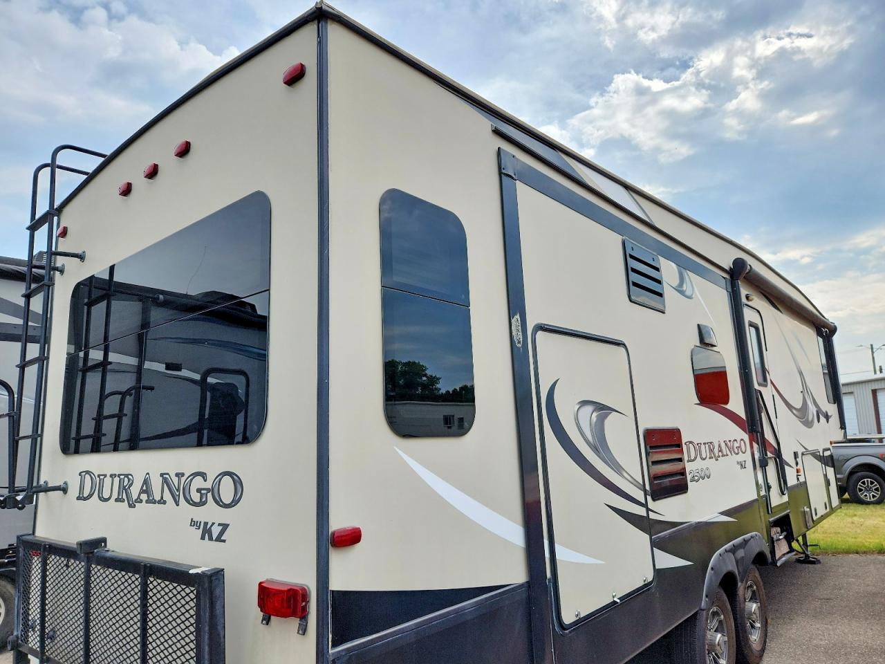 2016 Kz Durango VIN 4EZFD3124G6119918 COPART salvage auction — Minor Dent/Scratches, MI - DEALER ONLY CLEAN TITLE, sold $7,900 on 2026-09-18 (photo 4)