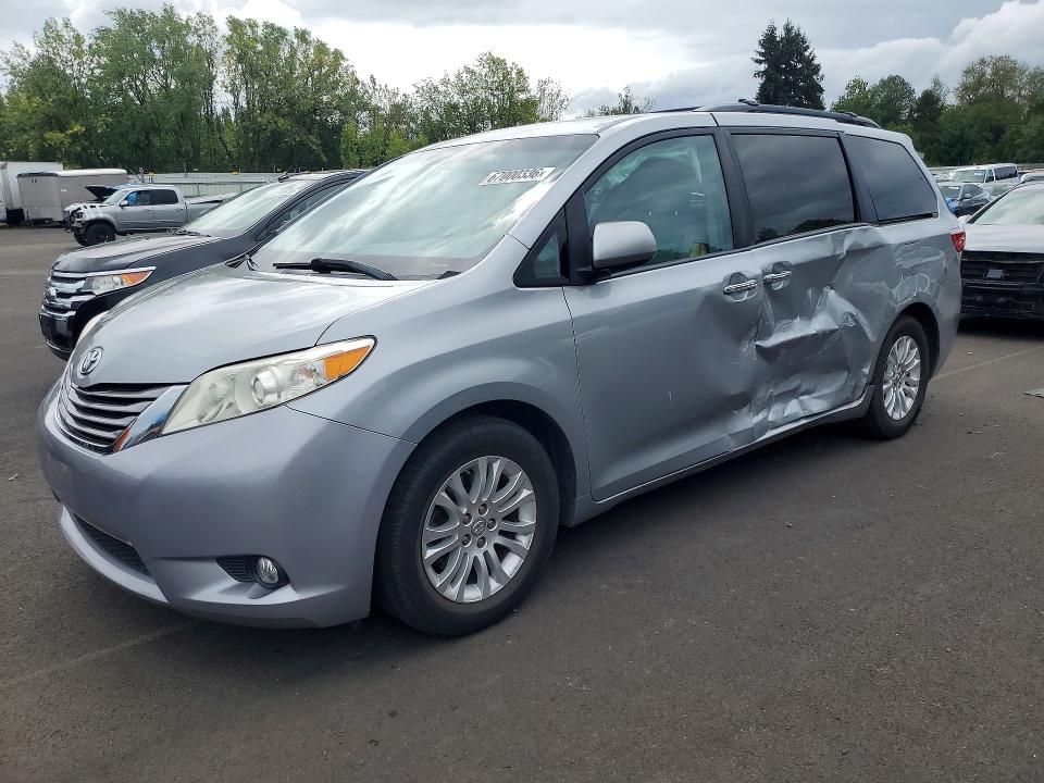 2017 Toyota Sienna VIN 5TDYZ3DCXHS826412 — COPART salvage auction photo