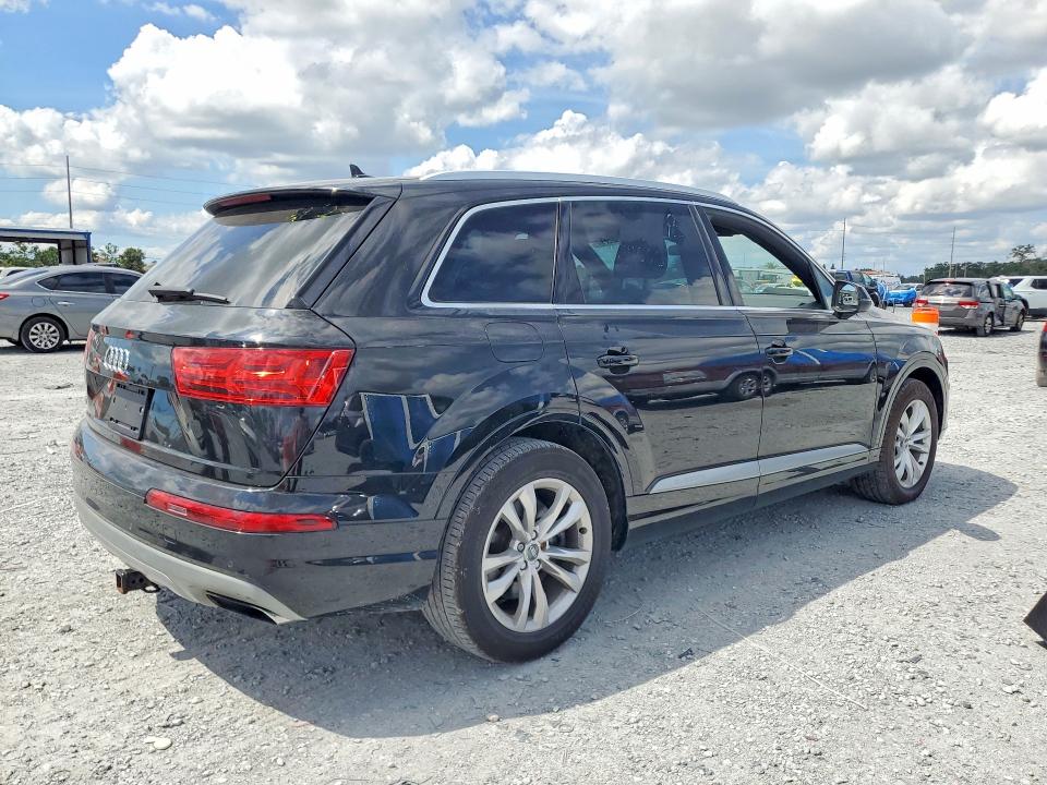 2019 Audi Q7 VIN WA1AAAF73KD005629 COPART salvage auction — MINOR DENT/SCRATCHES, FL - CERTIFICATE OF TITLE, sold $8,500 on 2026-10-09 (photo 3)
