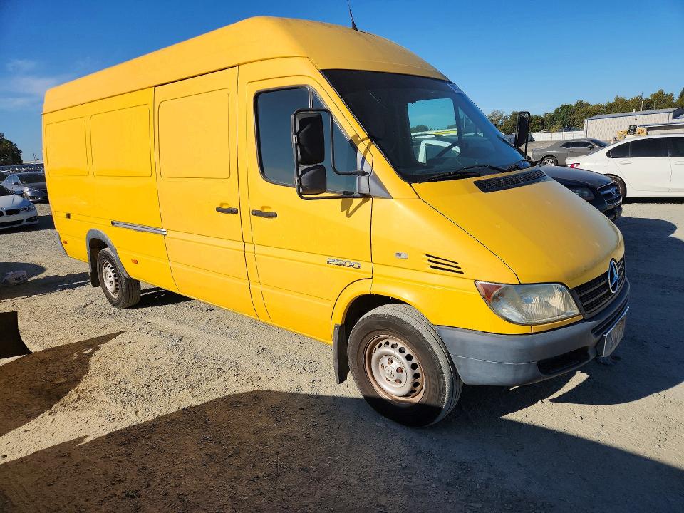 2003 Mercedes-benz VIN WD2YD742X35560884 COPART salvage auction — NORMAL WEAR, Ca - Dis/Dlr/Exp App For Dup Clean, sold $325 on 2026-09-21 (photo 4)