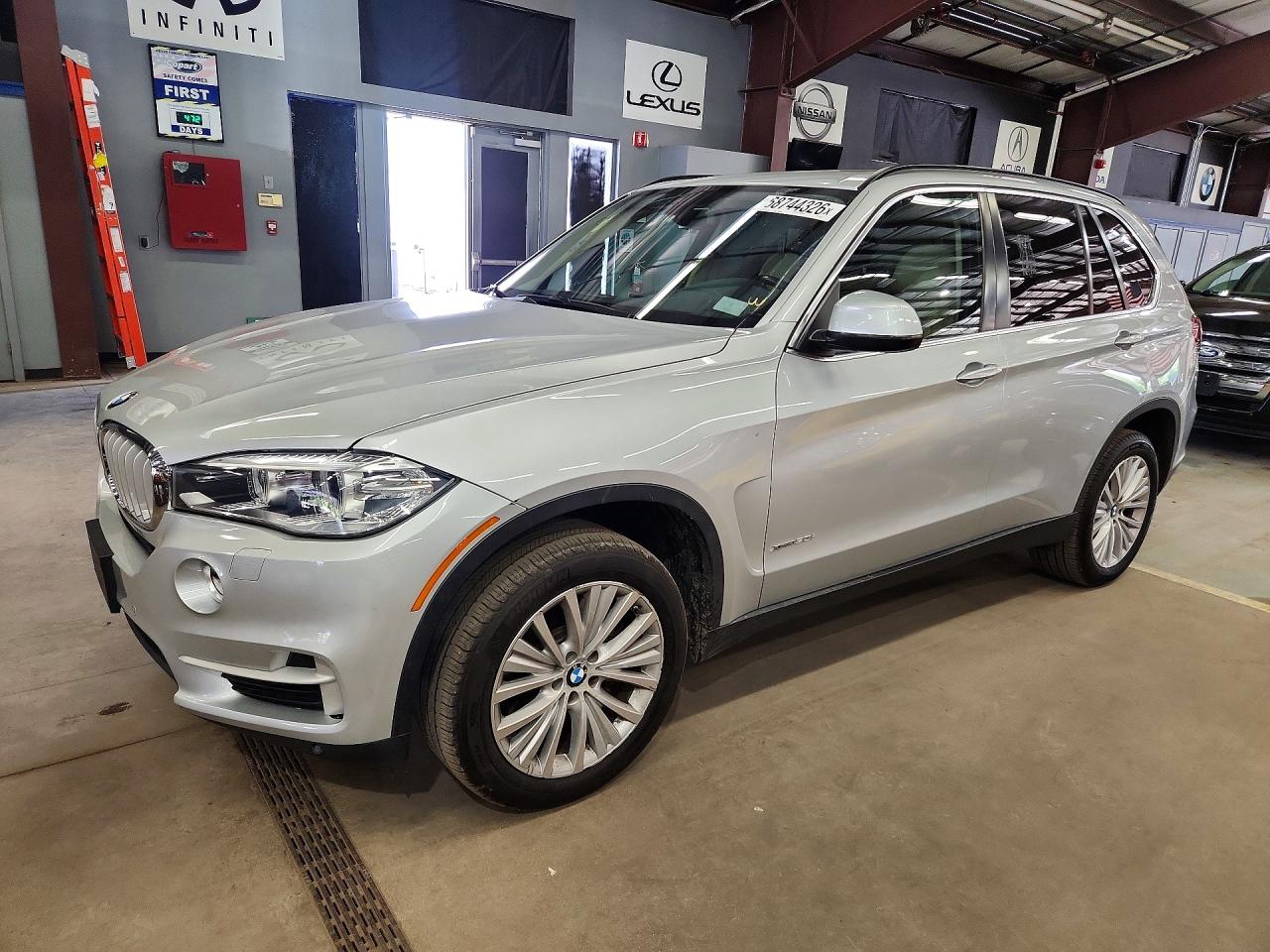 2014 BMW X5 VIN 5UXKR6C56E0J72113 — COPART salvage auction photo