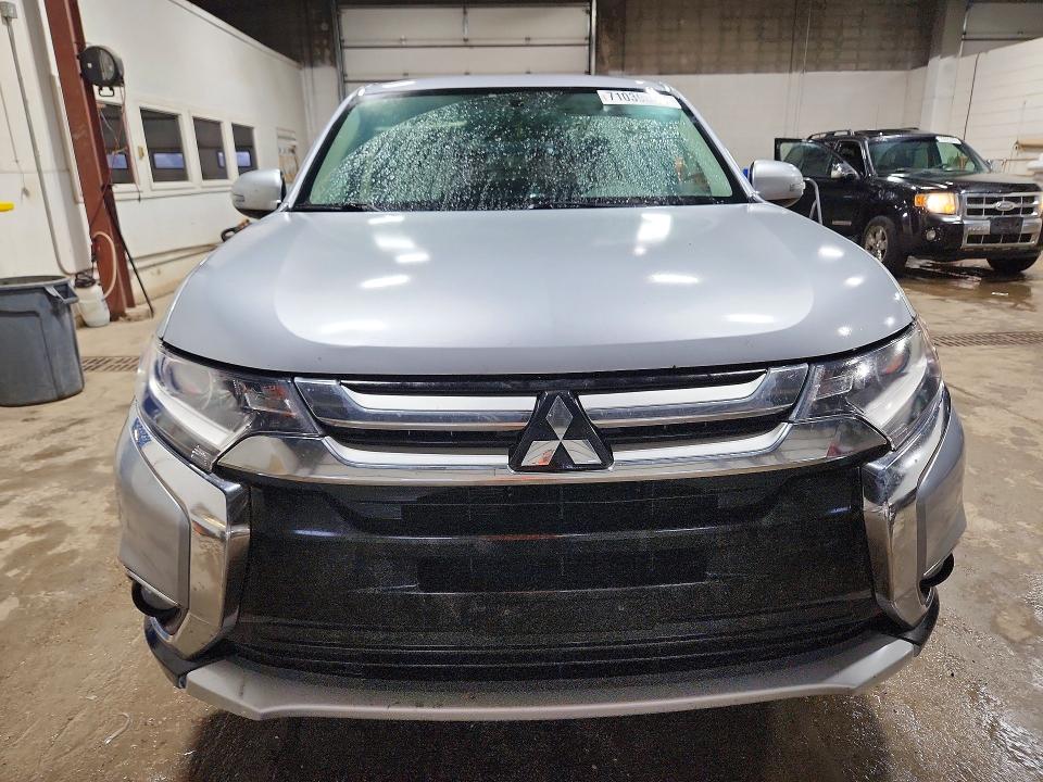 2016 Mitsubishi Outlander VIN JA4AZ3A38GZ002681 COPART salvage auction — MINOR DENT/SCRATCHES, MN, sold $625 on 2026-10-10 (photo 5)