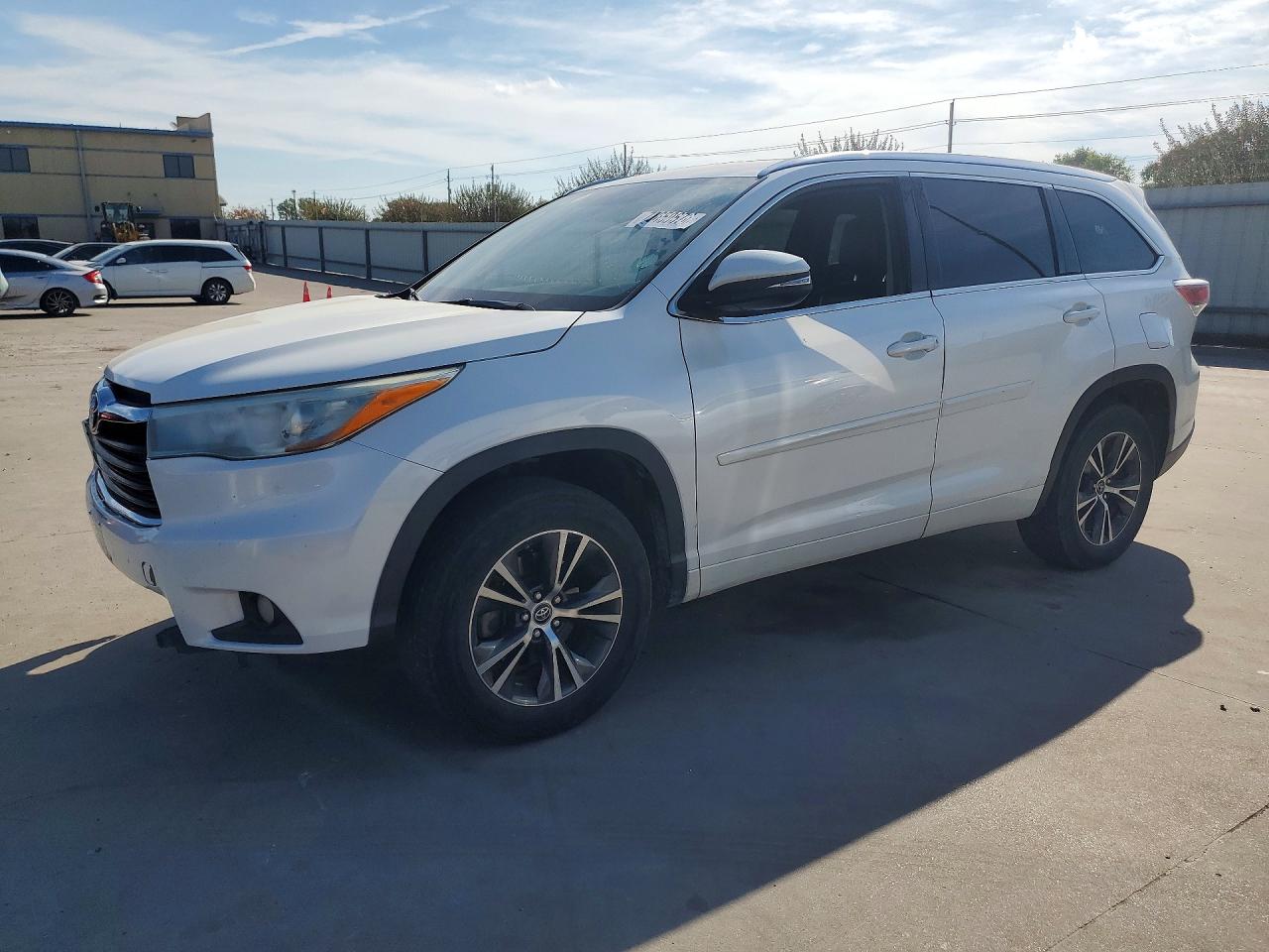 2016 Toyota Highlander VIN 5TDKKRFH9GS157988 — COPART salvage auction photo