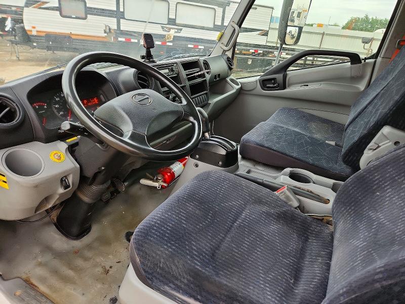 2018 Hino All other VIN JHHSDM2H1JK007503 COPART salvage auction — NORMAL WEAR, MO - CERTIFICATE OF TITLE, sold $3,150 on 2026-10-05 (photo 8)