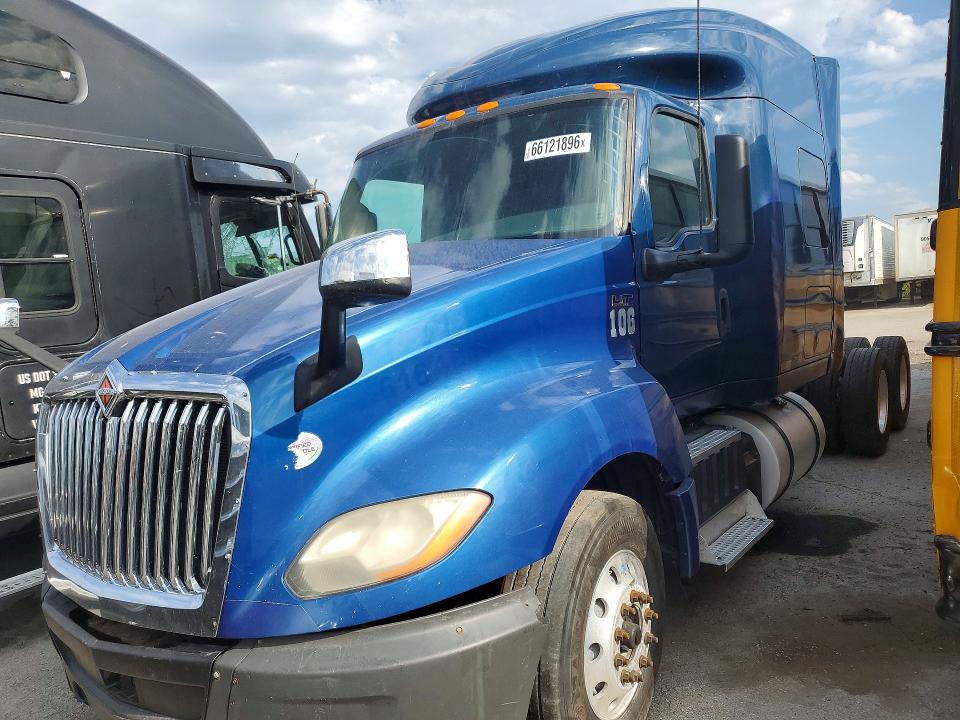 2018 International VIN 3HSDZAPR3JN532635 — COPART salvage auction photo