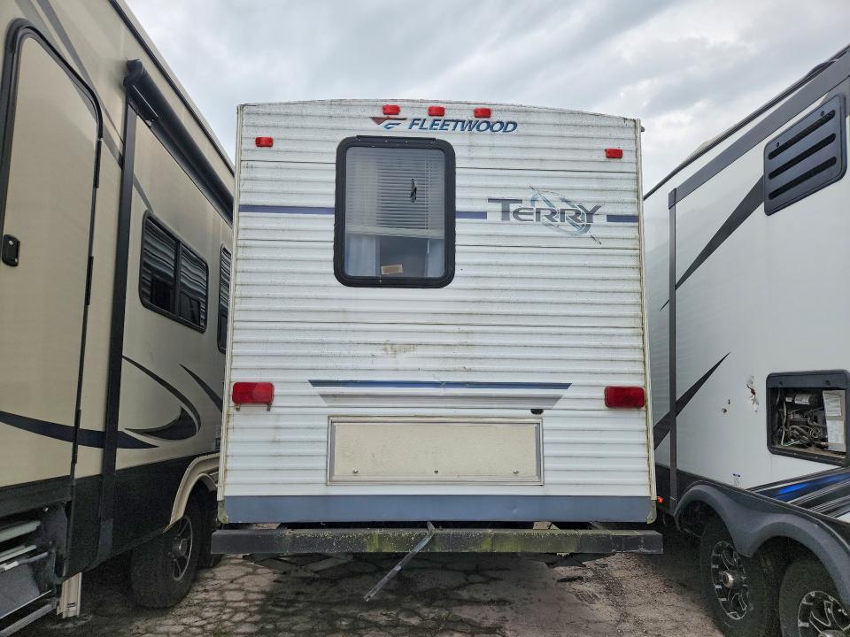 2005 Fleetwood Terry VIN 1EA5B292452971064 COPART salvage auction — WATER/FLOOD, IN - CERT OF TITLE-SALVAGE FLOOD (P), sold $60 on 2026-09-17 (photo 6)