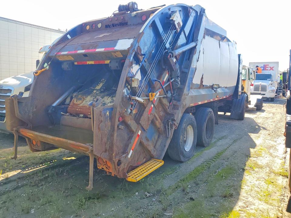 2012 Autocar llc Xpeditor VIN 5VCACLLE5CH213121 COPART salvage auction — MINOR DENT/SCRATCHES, Nj - Clean Title Export Only, sold $1,250 on 2026-09-24 (photo 3)