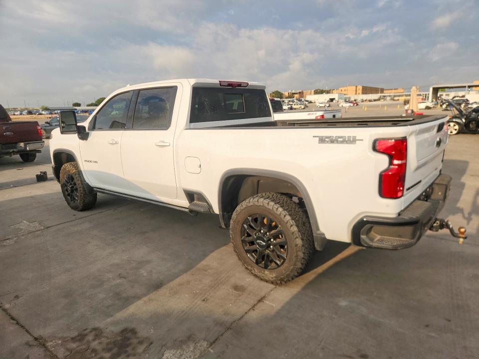 2025 Chevrolet Silverado VIN 2GC4KPEY3S1225443 COPART salvage auction — NORMAL WEAR, TX - CERTIFICATE OF TITLE, sold $46,750 on 2026-10-01 (photo 2)