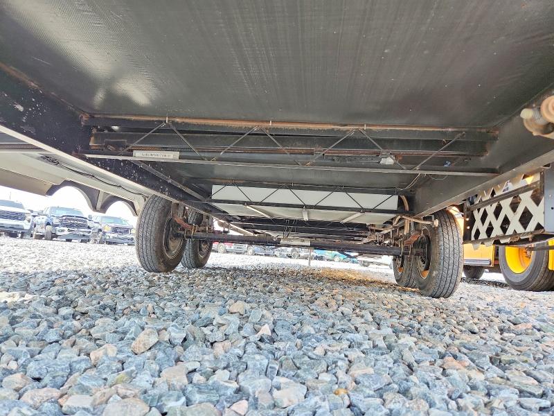 2017 Jaco jay flight Trv trail VIN 1UJBJ0BPXH17Y0076 COPART salvage auction — MINOR DENT/SCRATCHES, FL - CERT OF TITLE SLVG REBUILDABLE, sold $3,700 on 2026-10-08 (photo 9)