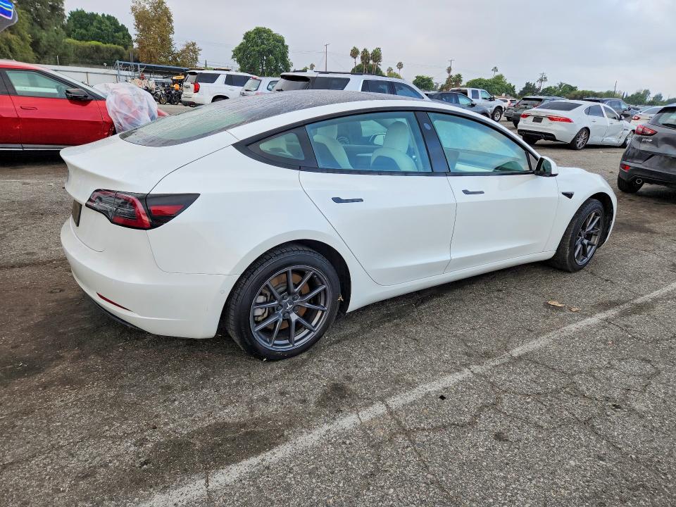 2021 Tesla Model 3 VIN 5YJ3E1EA8MF028836 COPART salvage auction — MINOR DENT/SCRATCHES, CA - DIS/DLR/EXP ONLY CLEAN TITLE, sold $5,700 on 2026-10-07 (photo 3)