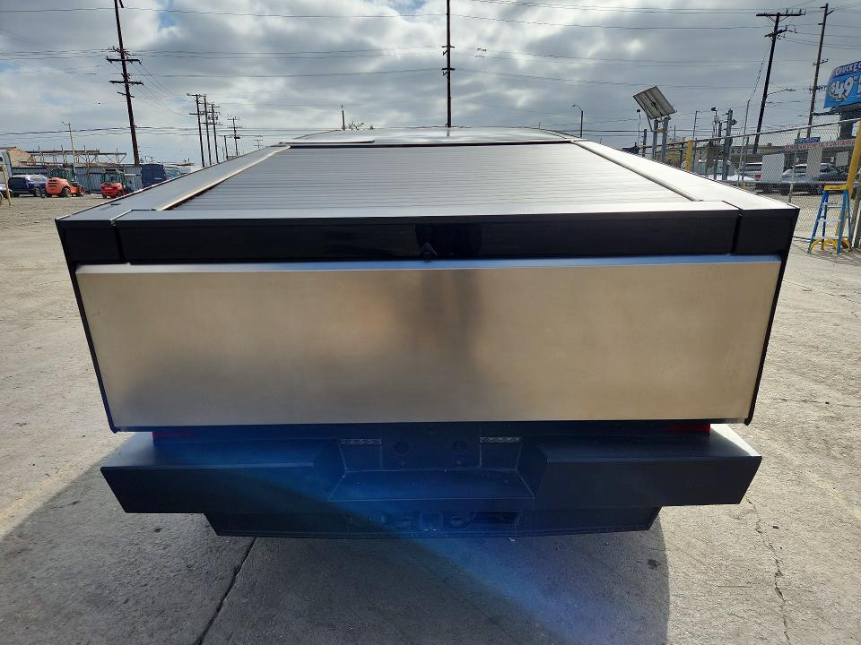 2024 Tesla Cybertruck VIN 7G2CEHED8RA000054 COPART salvage auction — FRONT END, Ca - Salvage Certificate, sold $21,700 on 2026-09-30 (photo 6)