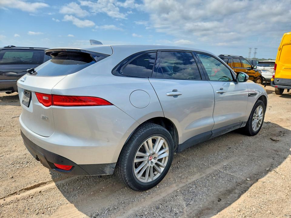 2017 Jaguar F-Pace VIN SADCK2BV6HA085660 COPART salvage auction — MECHANICAL, IL - CERTIFICATE OF TITLE, sold $2,250 on 2026-09-22 (photo 3)