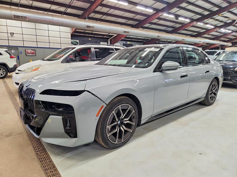 2026 BMW 7 series VIN WBA33EH00TCW56401 — COPART salvage auction photo