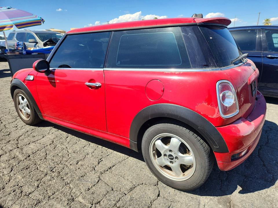 2011 Mini Cooper VIN WMWSU3C53BT091186 COPART salvage auction — MINOR DENT/SCRATCHES, CA - DIS/DLR/EXP ONLY CLEAN TITLE, sold $325 on 2026-10-09 (photo 2)