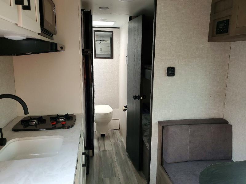 2024 Jayco Jay flight VIN 1UJBC0AJ3R7ZJ0768 COPART salvage auction — BURN, WA - BILL OF SALE, sold $4,450 on 2026-09-11 (photo 6)