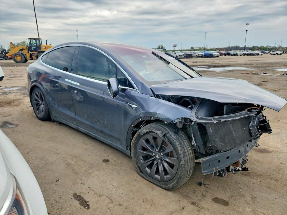 2018 Tesla Model X VIN 5YJXCAE28JF101280 COPART salvage auction — FRONT END, Mi - Dealer Only Clean Title, sold $2,200 on 2026-09-30 (photo 4)
