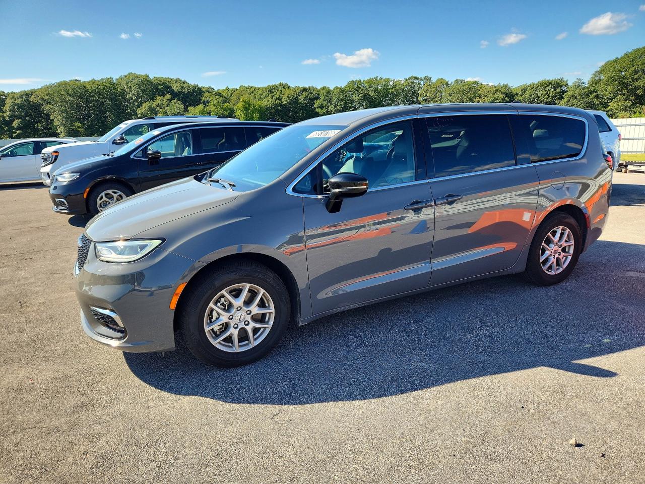2025 Chrysler Pacifica VIN 2C4RC1BG6SR532327 — COPART salvage auction photo