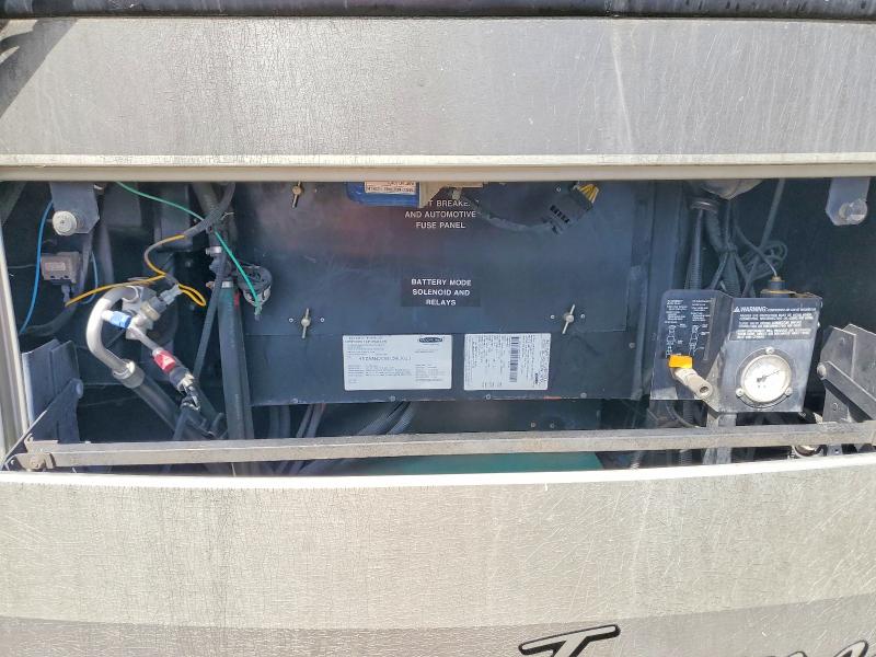 2004 Winnibago VIN 4UZAAHDC44CN63623 COPART salvage auction — SIDE, CA - DIS/DLR/EXP ONLY CLEAN TITLE, sold $13,000 on 2026-09-08 (photo 7)