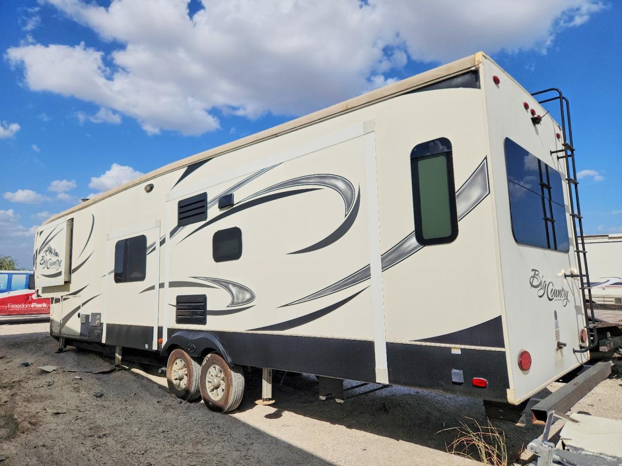 2017 Hrea VIN 5SFBG4427HE326512 COPART salvage auction — Water/Flood, TX - SALVAGE TITLE-FLOOD DAMAGE, sold $8,000 on 2026-10-02 (photo 3)
