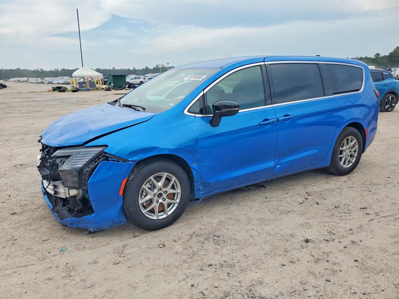 2027 Chrysler Pacifica VIN 2C4RC1BGXVR586881 — COPART salvage auction photo
