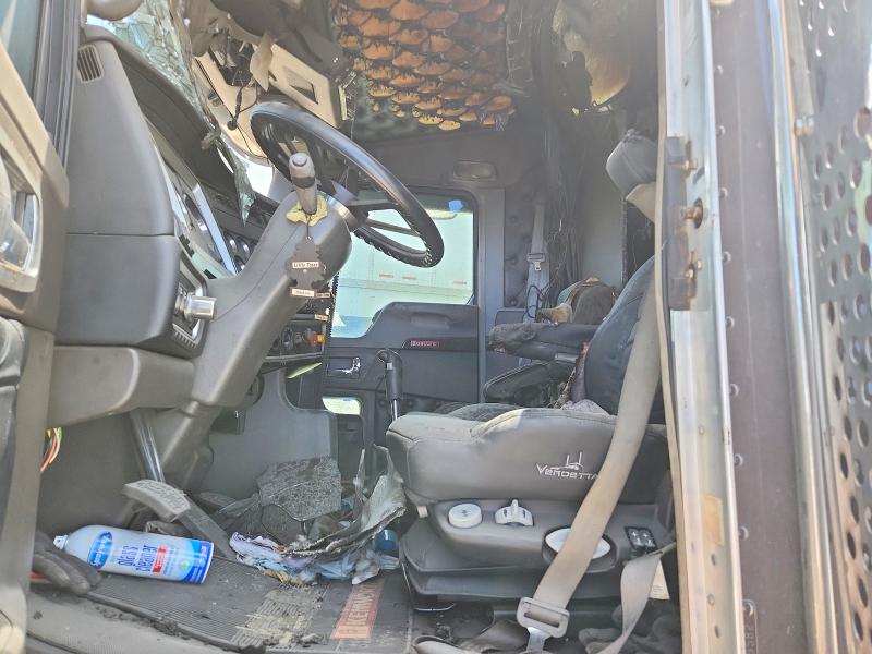 2020 Kenworth W900 VIN 1XKWP4EX2LR399582 COPART salvage auction — ROLLOVER, OK - CERTIFICATE OF TITLE (P), sold $9,000 on 2026-09-25 (photo 7)