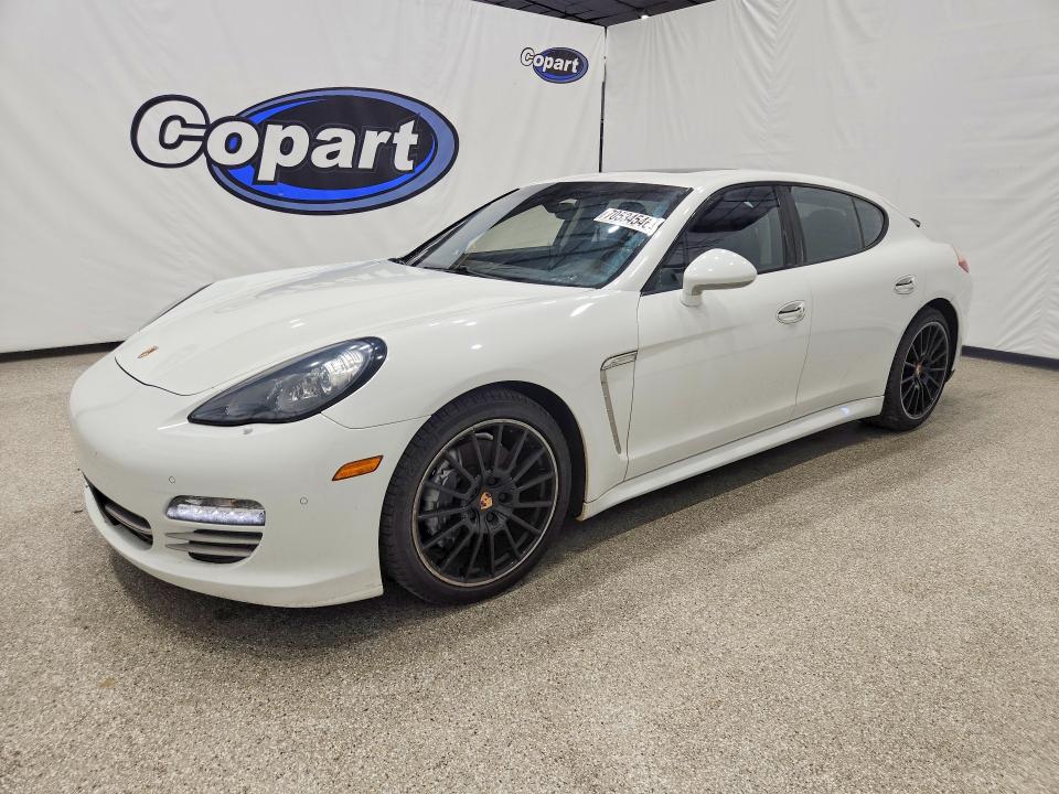 2013 Porsche Panamera VIN WP0AA2A75DL015641 COPART salvage auction — MINOR DENT/SCRATCHES, CA - SALVAGE CERTIFICATE, sold $850 on 2026-10-02 (photo 1)