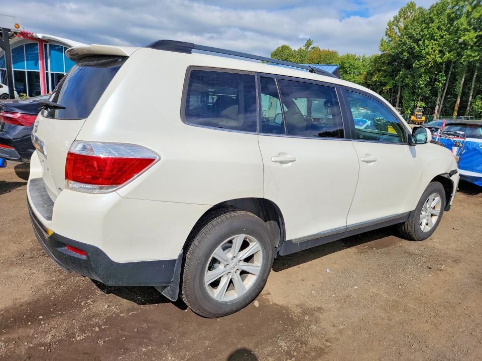 2013 Toyota Highlander VIN 5TDBK3EHXDS208750 COPART salvage auction — FRONT END, Vt - Cert Of Title-Salvage Vehicle, sold $3,600 on 2026-10-03 (photo 3)