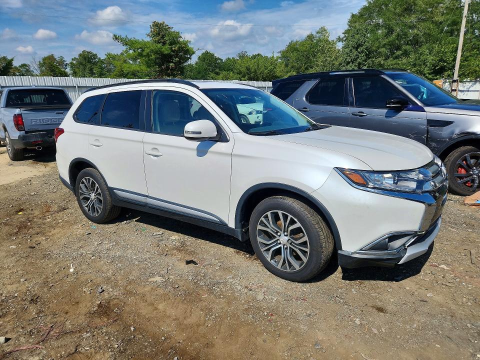 2016 Mitsubishi Outlander VIN JA4AZ3A36GZ008317 COPART salvage auction — NORMAL WEAR, Nj - Certificate Of Title, sold $3,000 on 2026-09-21 (photo 4)