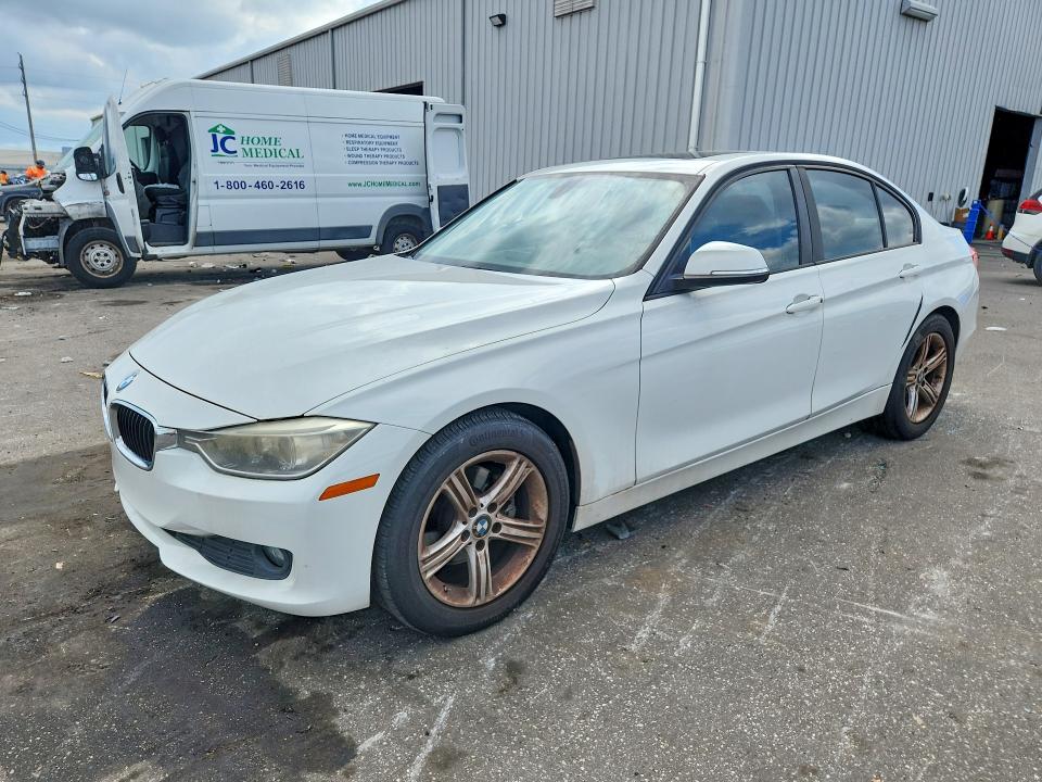 2015 BMW 3er VIN WBA3B1G55FNT64745 COPART salvage auction — MINOR DENT/SCRATCHES, Fl - Certificate Of Title, sold $600 on 2026-09-28 (photo 1)