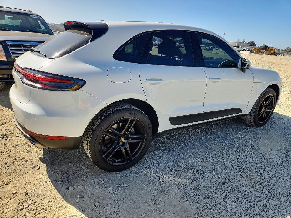 2020 Porsche Macan VIN WP1AB2A53LLB31588 COPART salvage auction — MINOR DENT/SCRATCHES, Salvage Title, sold $16,400 on 2026-10-06 (photo 3)