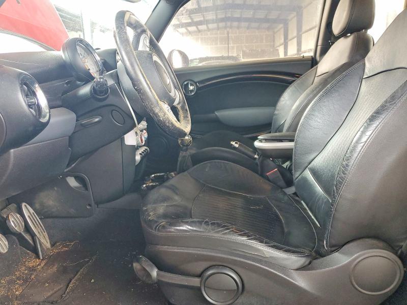 2009 Mini Cooper VIN WMWMM33569TP74664 COPART salvage auction — MECHANICAL, OR - NON PUBLIC CLEAN TITLE, sold $100 on 2026-09-09 (photo 7)