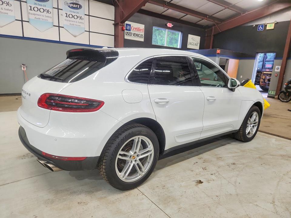 2017 Porsche Macan VIN WP1AB2A5XHLB20594 COPART salvage auction — MINOR DENT/SCRATCHES, NJ - CERTIFICATE OF TITLE (P), sold $7,900 on 2026-09-03 (photo 3)