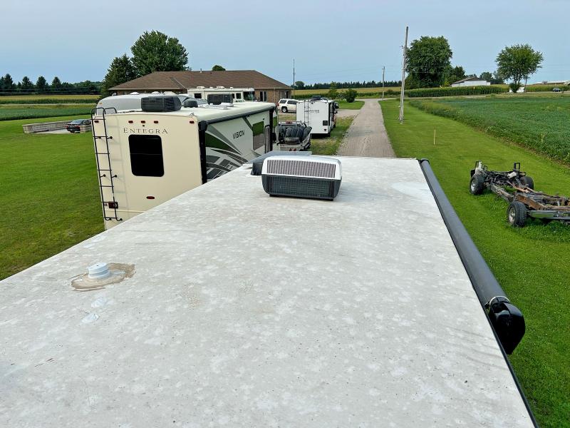 2024 Jaco jay flight VIN 1UJBC0BP5R17W0085 COPART salvage auction — HAIL, ON - PERMIT NO BRAND - FIT, sold $12,900 on 2026-10-06 (photo 9)