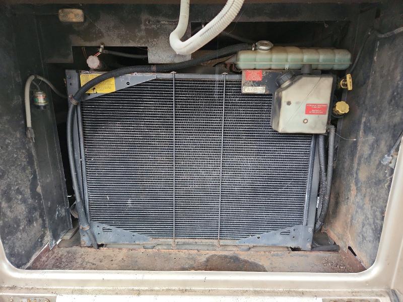 2000 Coachman VIN 4UZ6XJCA9YCG46193 COPART salvage auction — NORMAL WEAR, NY - CERTIFICATE OF TITLE, sold $5,900 on 2026-09-22 (photo 7)