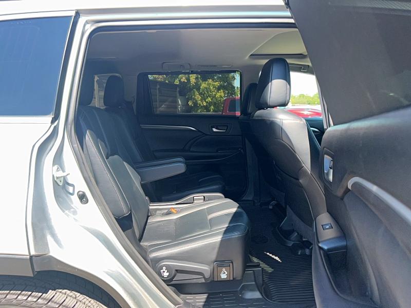 2017 Toyota Highlander VIN 5TDJZRFH0HS508358 COPART salvage auction — MINOR DENT/SCRATCHES, Ks - Certificate Of Title (P), sold $10,300 on 2026-09-14 (photo 6)
