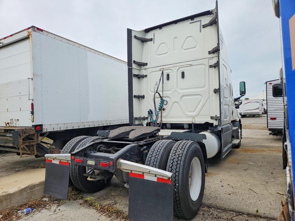 2020 Freightliner Cascadia 126 VIN 3AKBHHDV8LSLT7232 COPART salvage auction — MINOR DENT/SCRATCHES, OH - CERTIFICATE OF TITLE, sold $17,000 on 2026-10-06 (photo 3)