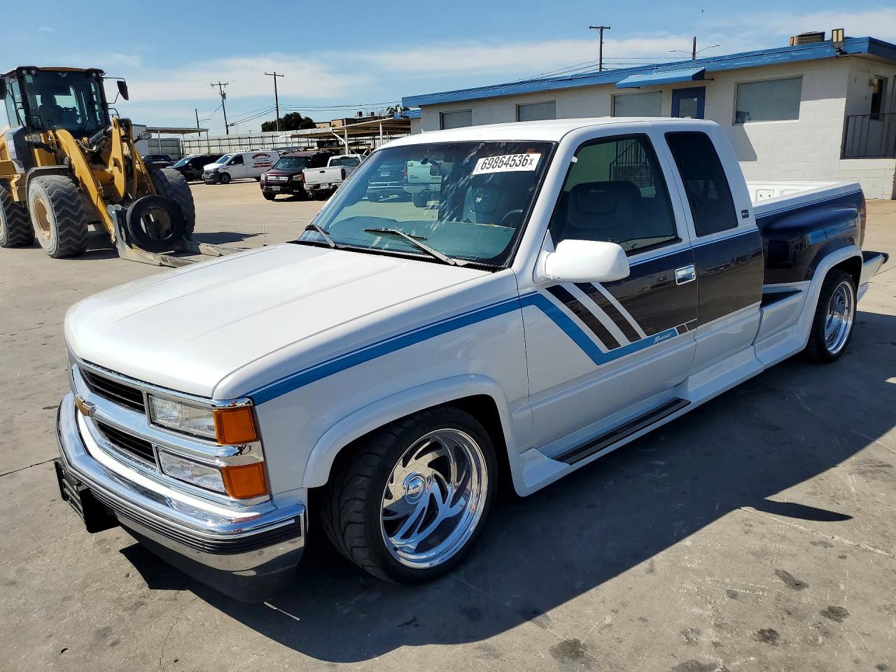 1997 Chevrolet GMT-400 VIN 2GBEC19R0V1128775 — COPART salvage auction photo