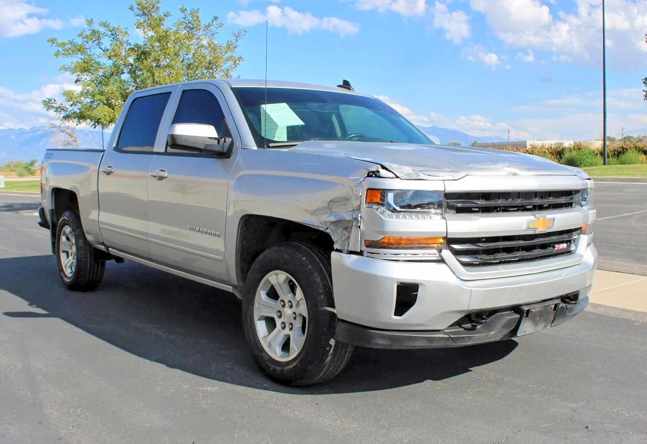 2018 Chevrolet Silverado 1500 VIN 3GCUKREC7JG615161 — COPART salvage auction photo