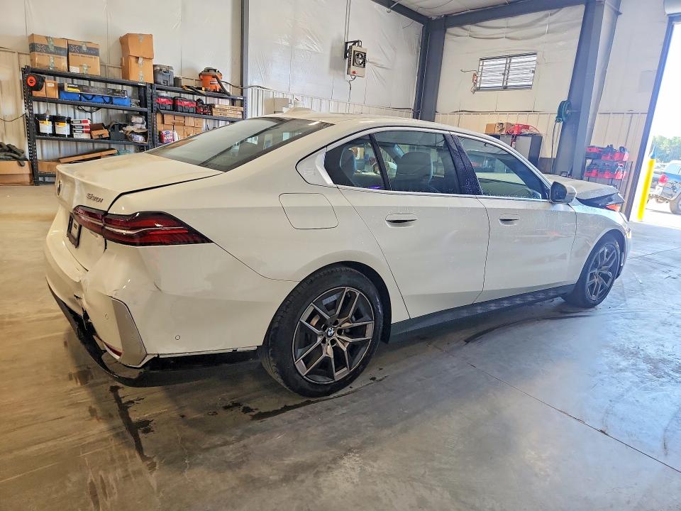 2027 BMW 5er VIN WBA53FJ00VCY28079 COPART salvage auction — FRONT END, Mn - Certificate Of Title, sold $29,000 on 2026-10-07 (photo 3)