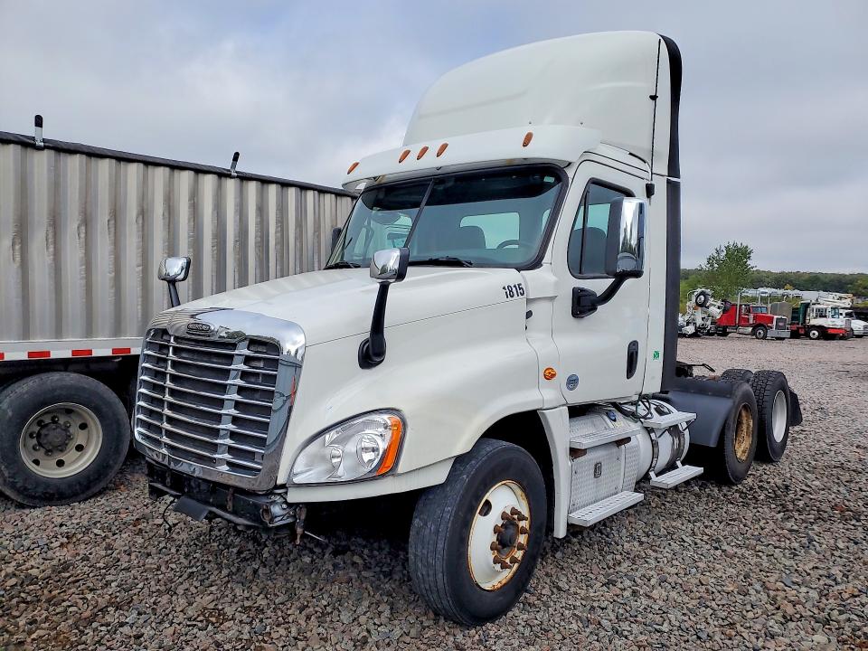 2018 Freightliner Cascadia 125 VIN 3AKJGEDR1JSJS3129 — COPART salvage auction photo