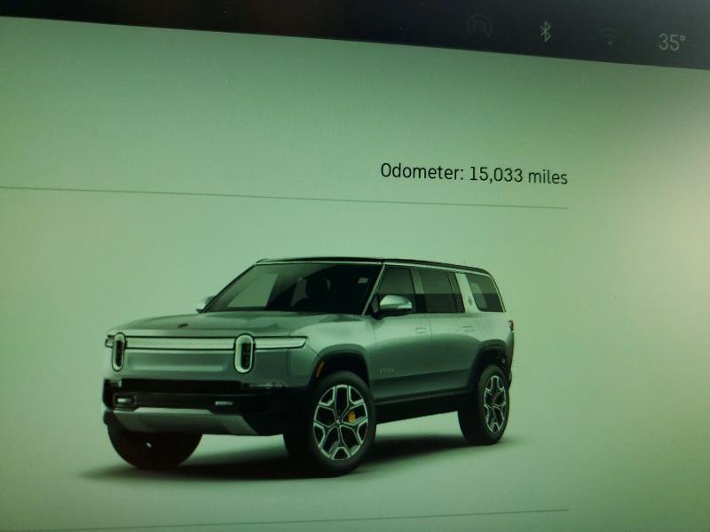 2023 Rivian R1s VIN 7PDSGABA0PN008136 COPART salvage auction — MINOR DENT/SCRATCHES, TX - CERT OF TITLE-REBUILT SALVAGE, sold $17,800 on 2026-09-18 (photo 9)