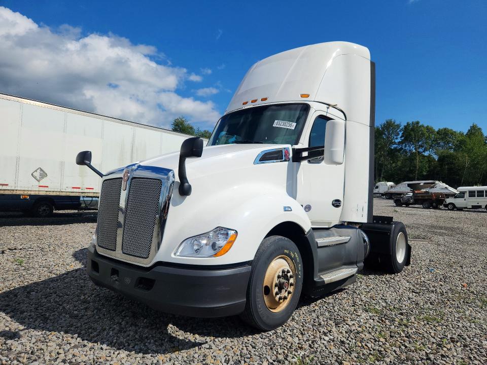 2019 Kenworth All other VIN 1XKYA48X5KJ313152 COPART salvage auction — NORMAL WEAR, IN - CERTIFICATE OF TITLE, sold $8,000 on 2026-09-22 (photo 1)