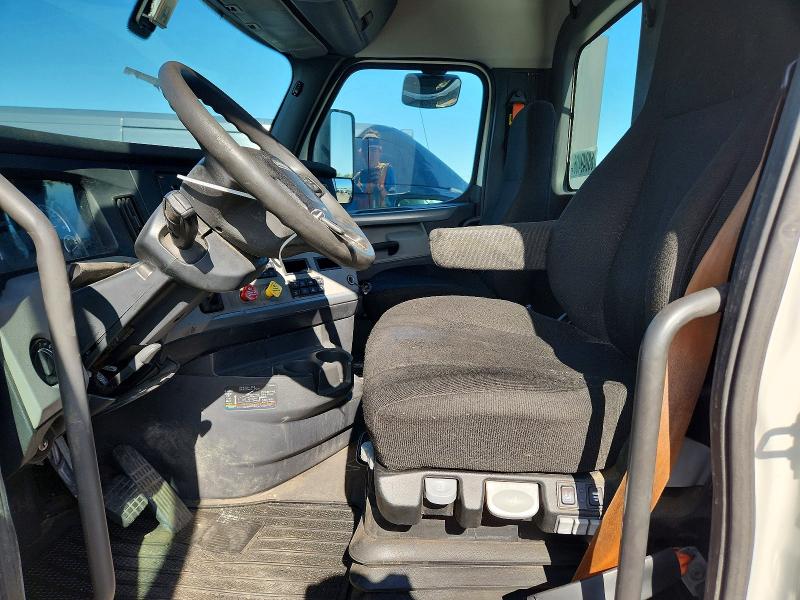 2020 Freightliner Cascadia VIN 1FUBHTDV2LLLX7482 COPART salvage auction — MINOR DENT/SCRATCHES, IN - CERTIFICATE OF TITLE (P), sold $16,500 on 2026-10-02 (photo 7)