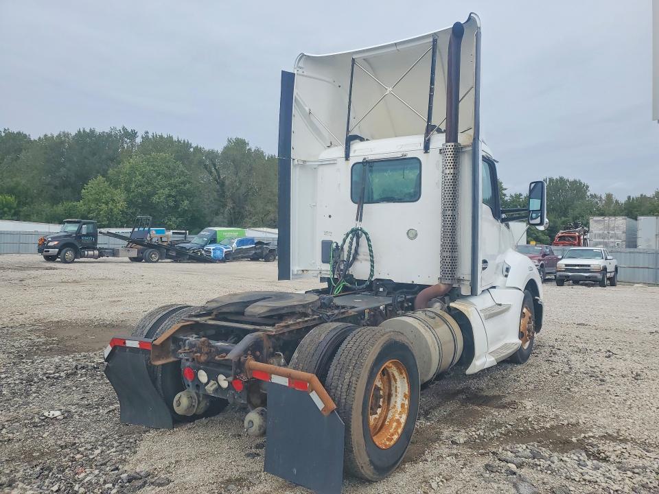 2015 Kenworth T680 VIN 1XKYA48X7FJ403375 COPART salvage auction — NORMAL WEAR, IN - CERTIFICATE OF TITLE, sold $6,500 on 2026-10-06 (photo 3)
