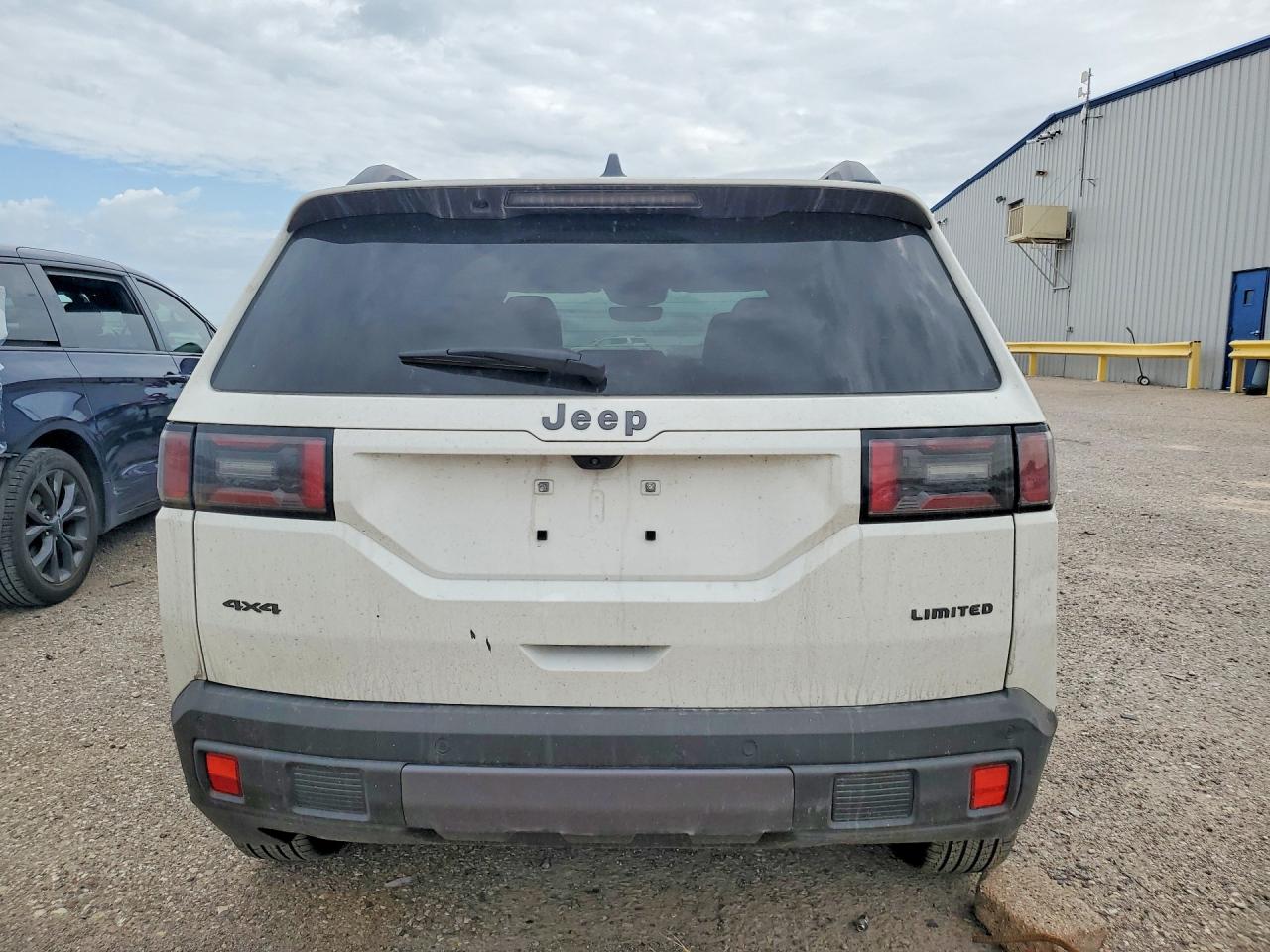 2026 Jeep Cherokee VIN 3C4PJMB20TT157312 COPART salvage auction — Side, St - Salvage Title, sold $10,500 on 2026-09-25 (photo 6)