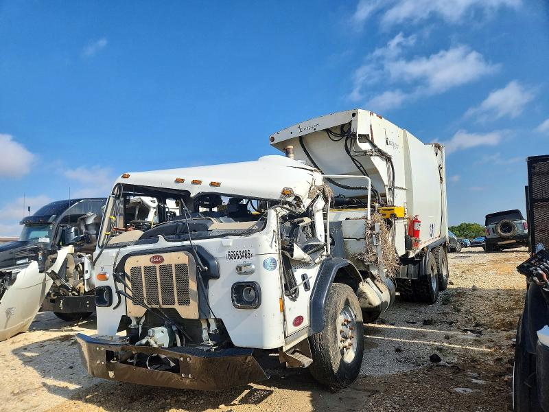 2022 Peterbilt - VIN 3BPDLJ0X4NF113051 COPART salvage auction — ROLLOVER, TX - SALVAGE VEHICLE TITLE, sold $5,700 on 2026-10-07 (photo 2)