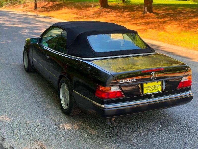 1993 Mercedes-benz 300-class VIN WDBEA66E7PB922559 COPART salvage auction — NORMAL WEAR, CT, sold $6,800 on 2026-09-28 (photo 3)